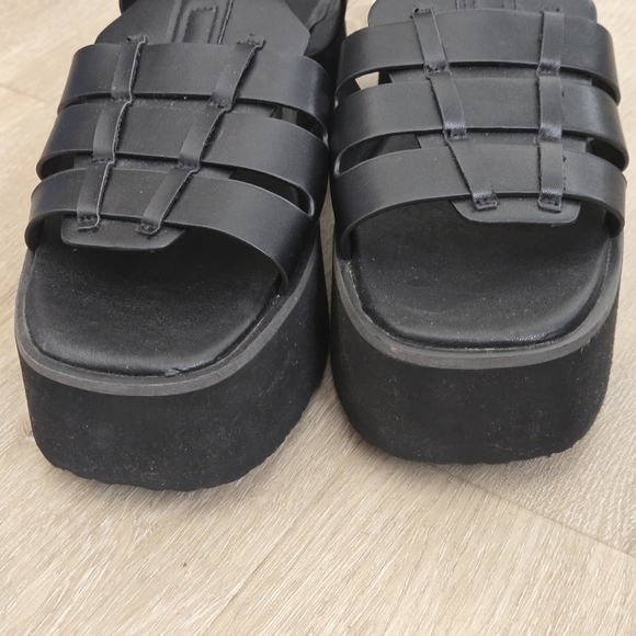 New Urban Outfitters Shaina Huarache Flatform Chunky Black Platform Sandals - Picture 6 of 12